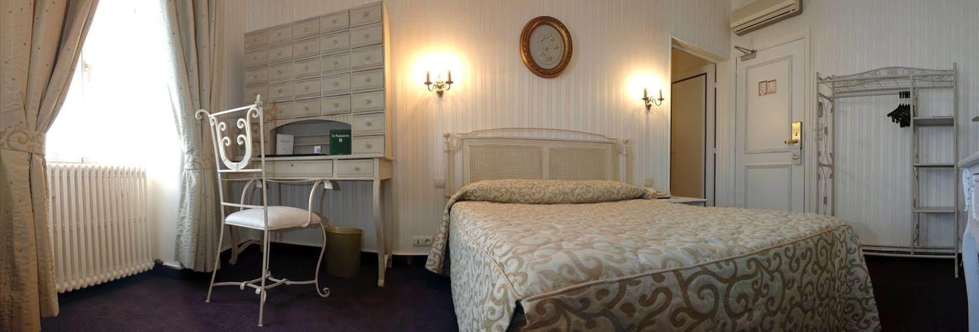 Hotel De France 4*